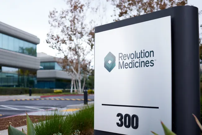 FDA批准胰腺癌突破性药物Rasonque，Revolution Medicines股价飙升