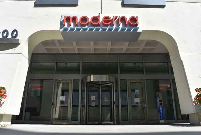 FDA批准Moderna首款mRNA流感疫苗上市